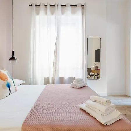 Partenope 2 Bedroom Near The Port Naples