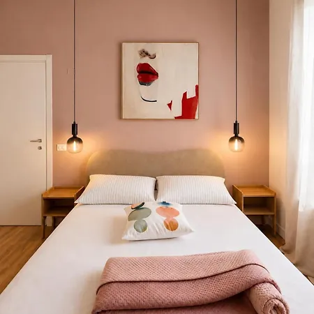 Partenope 2 Bedroom Near The Port *