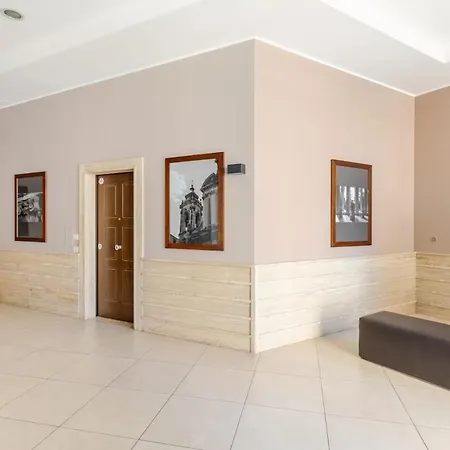Partenope 2 Bedroom Near The Port *