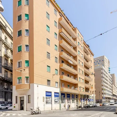 Partenope 2 Bedroom Near The Port *
